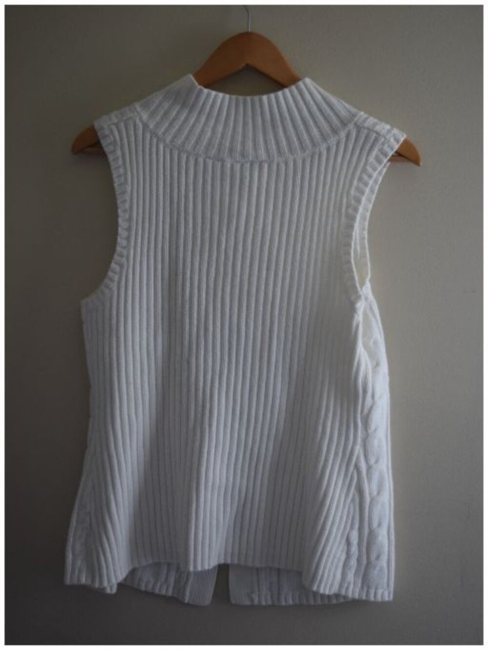 Cable Knit Sweater Vest Faux Collar with Button Closure Kim Rogers Size Medium - Picture 4 of 5